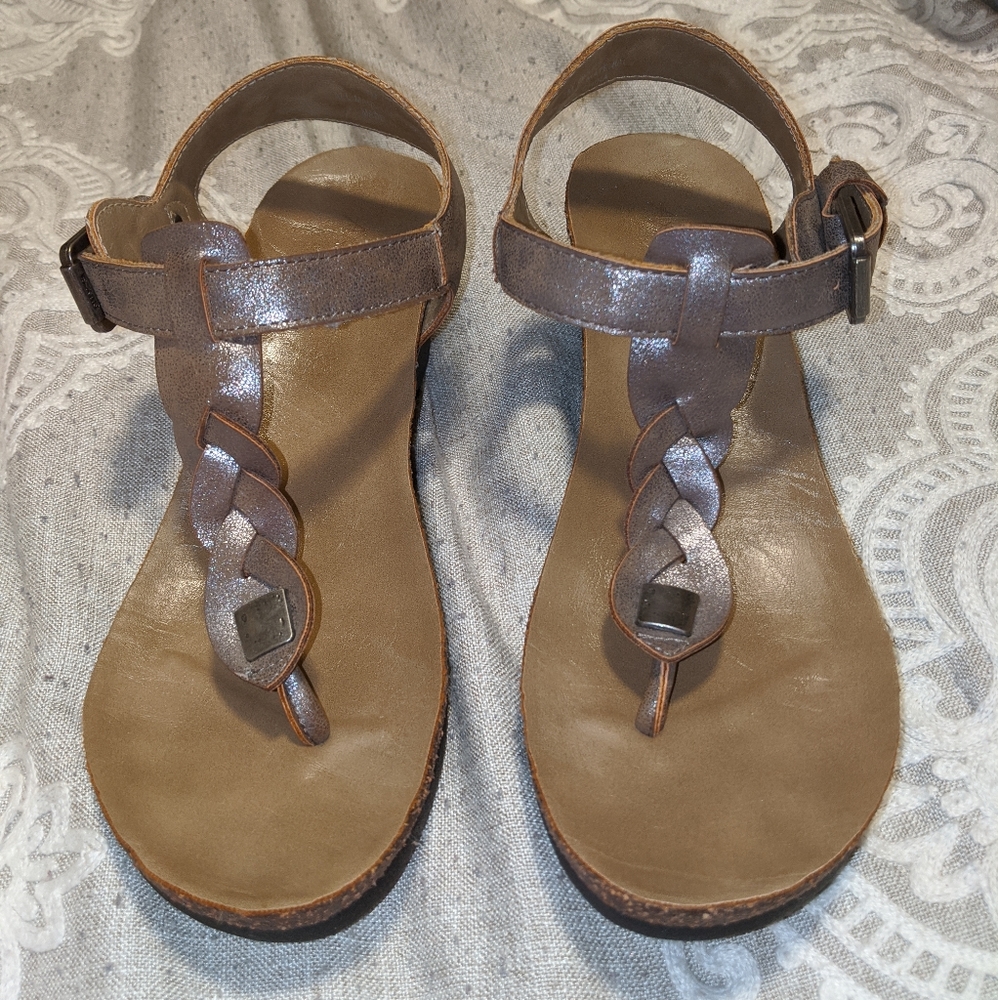 AXXIOM wedge sandals